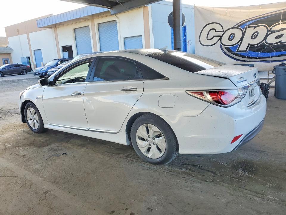 KMHEC4A40DA069062 - 2013 HYUNDAI SONATA WHITE photo 2