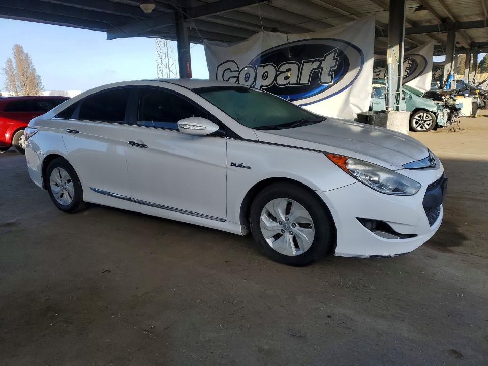 KMHEC4A40DA069062 - 2013 HYUNDAI SONATA WHITE photo 4