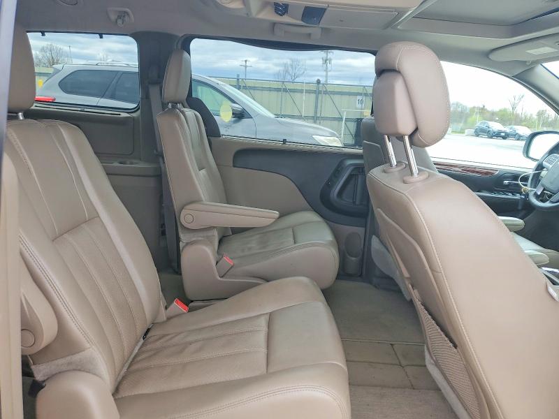 2C4RC1CG8ER143756 - 2014 CHRYSLER TOWN & COUNTRY RED photo 11
