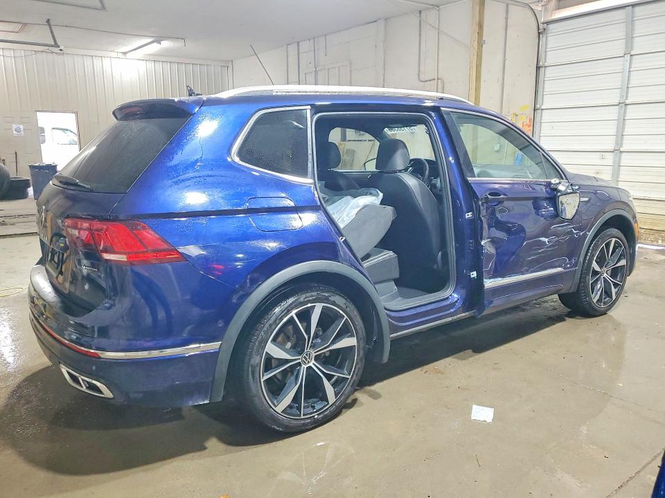3VV4B7AX2RM104761 - 2024 VOLKSWAGEN TIGUAN BLUE photo 3