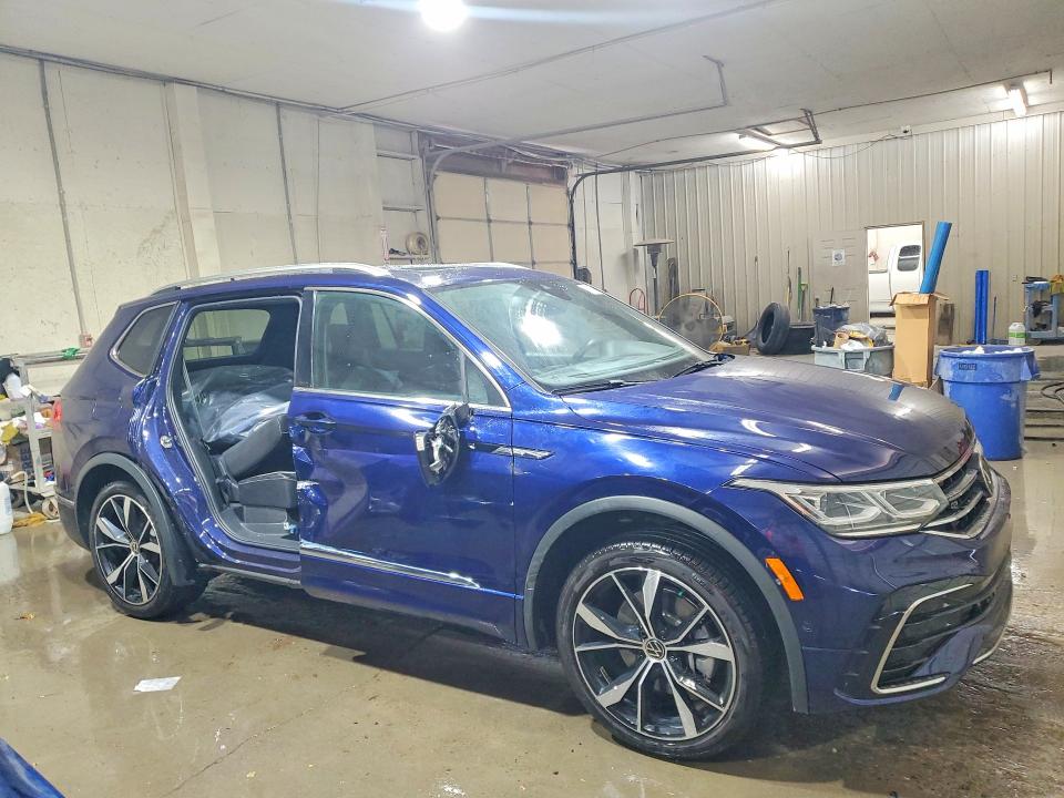 3VV4B7AX2RM104761 - 2024 VOLKSWAGEN TIGUAN BLUE photo 4