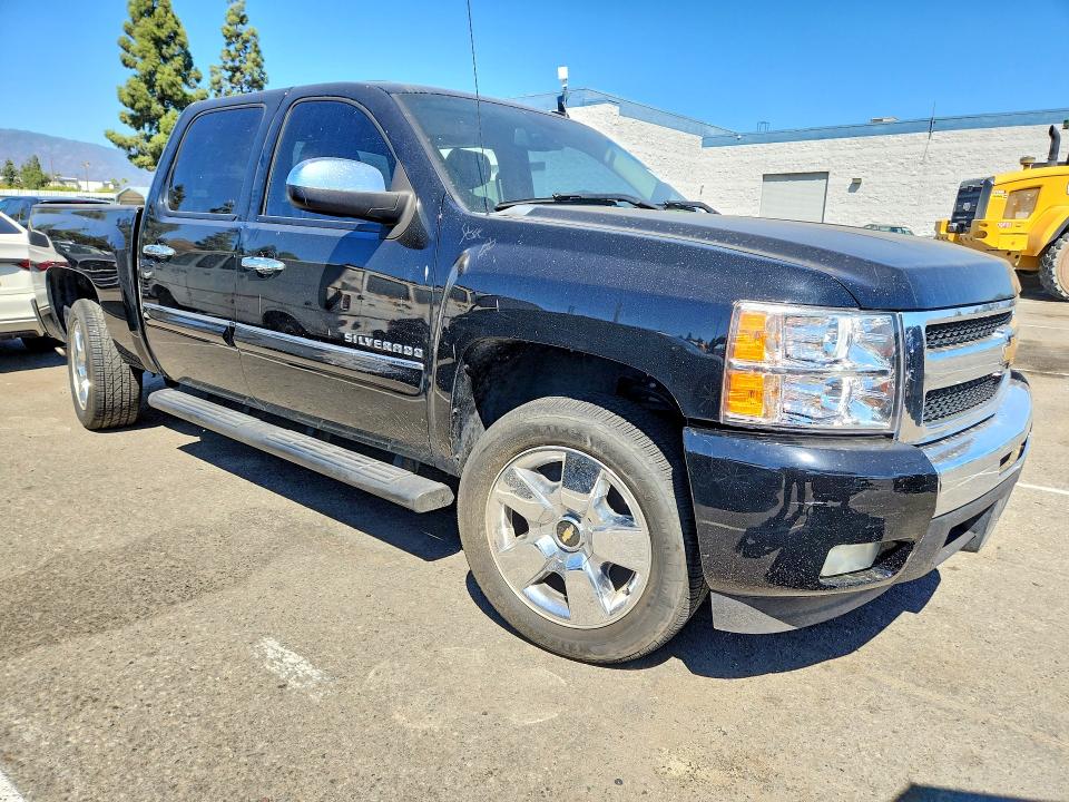 3GCRCSE00AG192584 - 2010 CHEVROLET SILVERADO BLACK photo 4