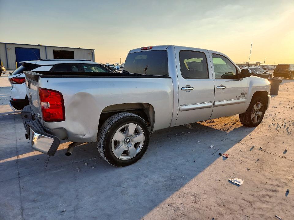 3GCRCSE00AG289185 - 2010 CHEVROLET SILVERADO SILVER photo 3