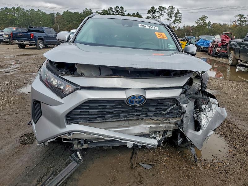2T3MWRFV6NW145019 - 2022 TOYOTA RAV4 LE Stříbrná fotografie 5