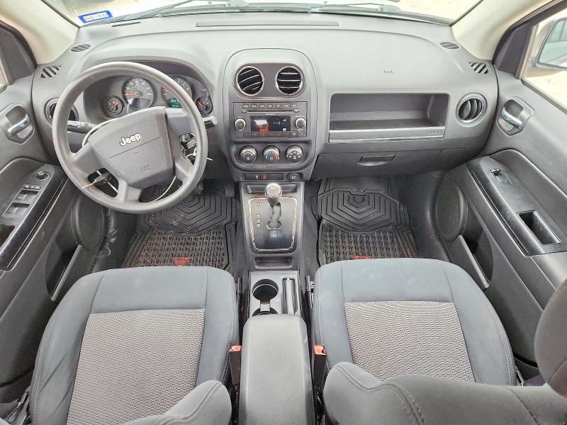 1J4NF4FB3AD649476 - 2010 JEEP COMPASS SP Argento foto 8